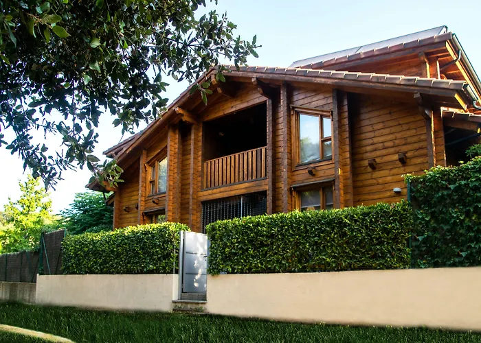 De Salut Somlom 圣伊斯特维-德帕劳托德拉